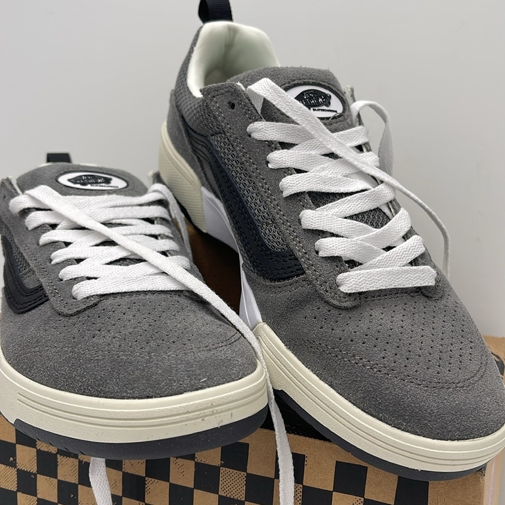 Vans WMNS Zahba Grey/Black
VN0007QQN43
Sneakers - Picture 5 of 16